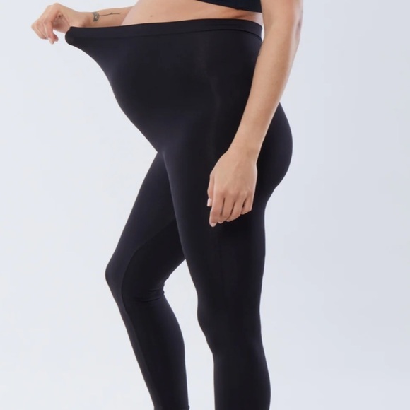 Ingrid & Isabel Maternity Seamless Legging Like Tight Size 3 Black New With Tags - Picture 2 of 9